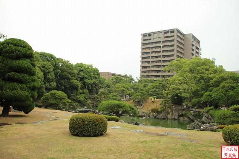 徳島城 御殿跡 水を用いない枯山水と、池と築山を備える泉水庭を併せ持つ。