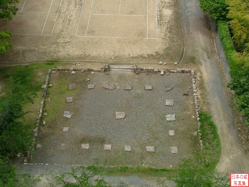 福山城 天守 天守北側に展示されている礎石