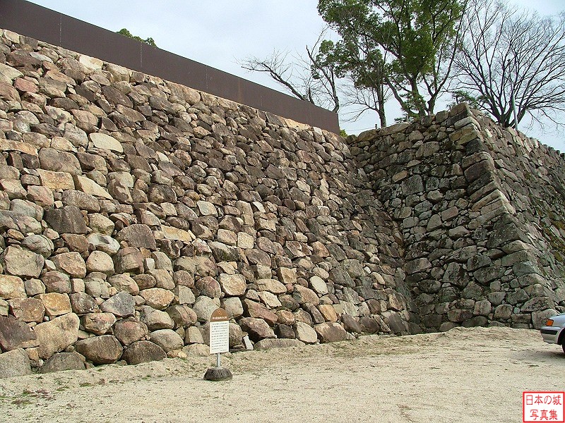 岡山城 本丸・下の段 小早川時代と池田時代の石垣が被さる中の段南西の石垣