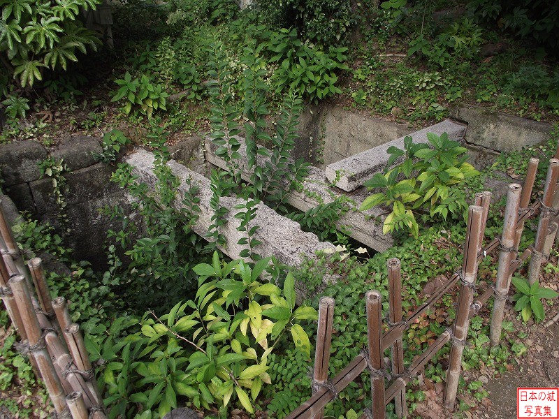 岡山城 本丸・中の段 穴蔵。瀬戸内海・豊島産の凝灰岩の切り石でできている。