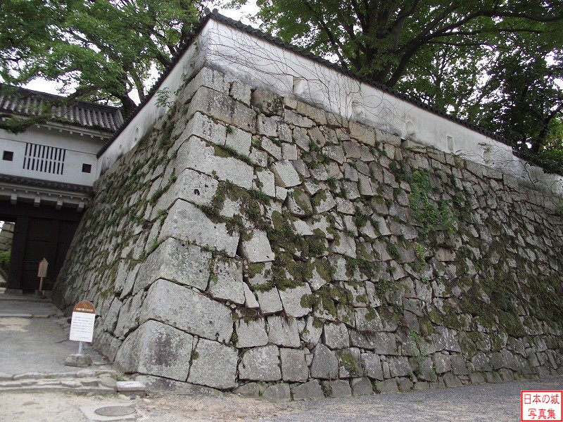 岡山城 廊下門 池田忠雄が1620年代に築いた廊下門外の石垣