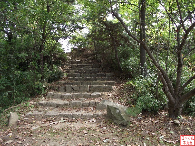 下津井城 二の丸 本丸への階段
