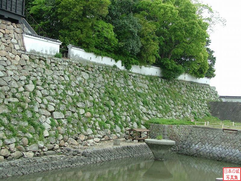 中津城 二の丸 二の丸から見る本丸石垣と水堀