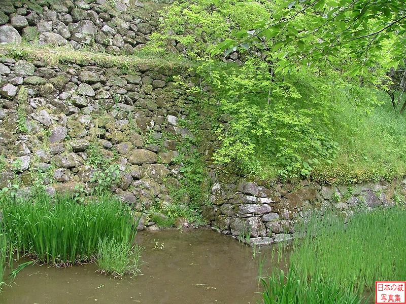 秋月城 瓦坂 水堀と石垣