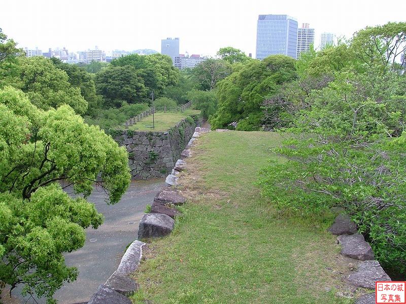 福岡城 本丸 大天守入口付近から本丸裏門付近を見る