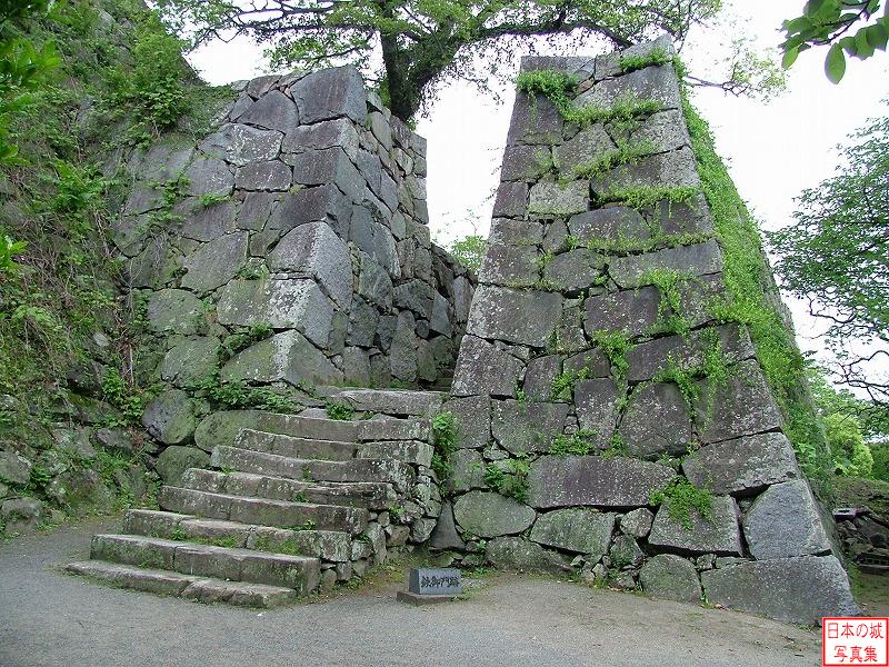 福岡城 大天守跡 鉄門を本丸側から見る