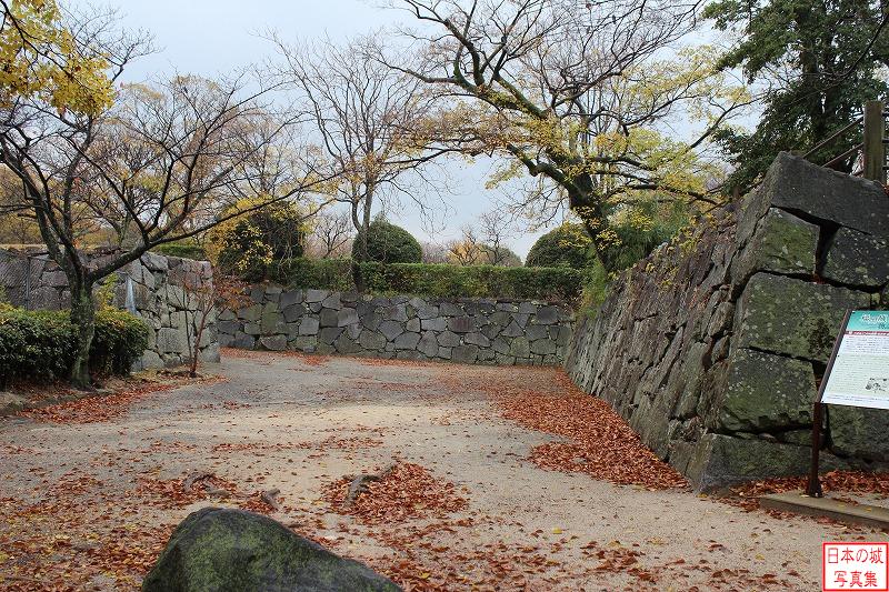 福岡城 東二の丸 扇坂門跡。東二の丸から二の丸への虎口。東二の丸から扇坂を登ると二の丸に入るが、扇坂に「お綱門」があった。