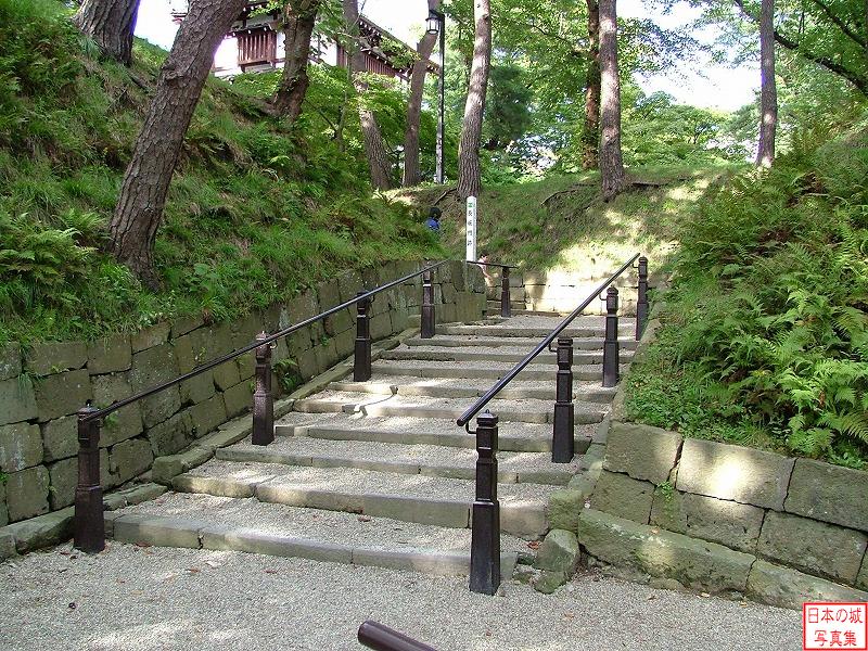 久保田城 二の丸 二の丸から本丸への階段。階段を上ったところに長坂門があった。
