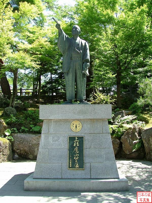 米沢城 米沢城 上杉鷹山公之像。藩の財政を建て直した功績で有名。