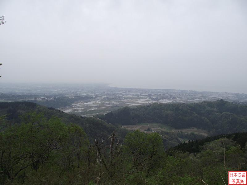松倉城 本丸 本丸からの眺め。魚津市内方面