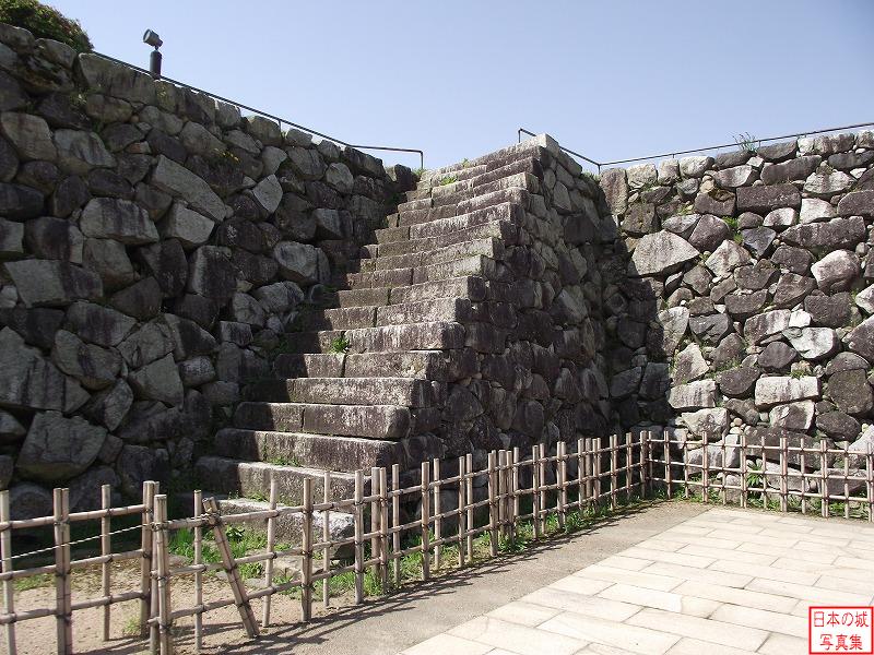富山城 鉄御門 石垣に登る階段