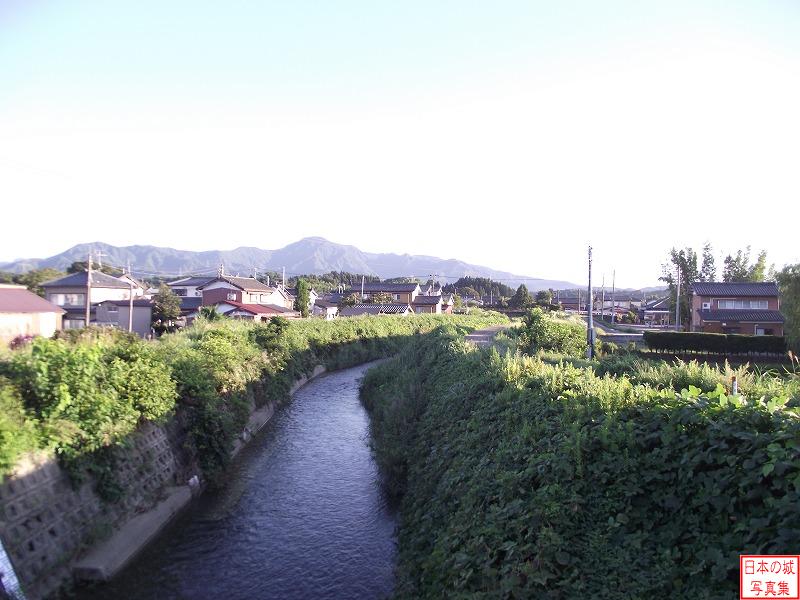 村松城 村松城 城と外を隔てる川