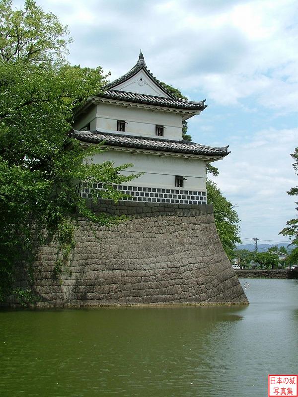 新発田城 旧二の丸隅櫓 旧二の丸隅櫓。元は二の丸北部にあったが、本丸鉄砲櫓跡に移築された。