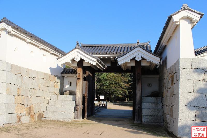 赤穂城 厩口門 厩口門を本丸側から。発掘結果をもとに2001年に建てられた