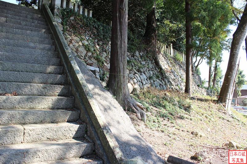 林田陣屋 陣屋跡 階段を登ると建部神社へ