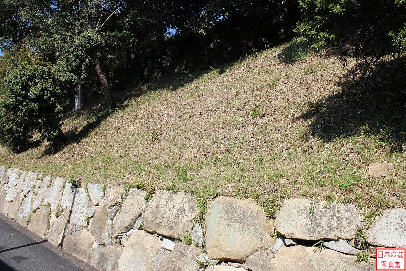 林田陣屋 陣屋跡 石垣が最上部と最下部に見える