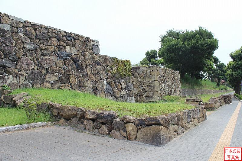 姫路城 埋門跡（外郭） 埋門石垣。枡形門だが、前方の石垣の高さは低い。