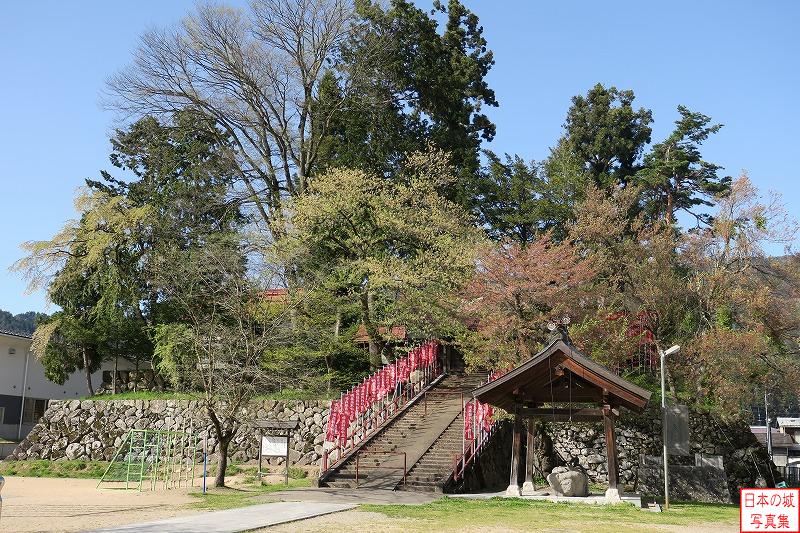 増島城 天守台 天守台を南西側から見る。階段は後世につけられたものか