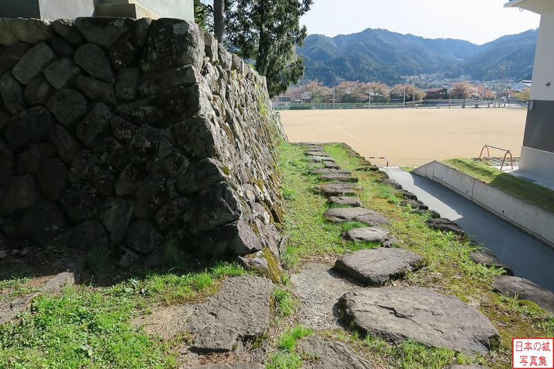 増島城 天守台西側 天守台北西面の石垣。石垣は2段に分けて立ち上げられている