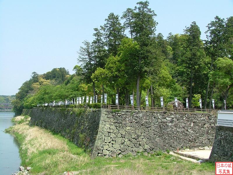 人吉城 総曲輪 水の手門 城外側から見た水の手門と東側脇のようす
