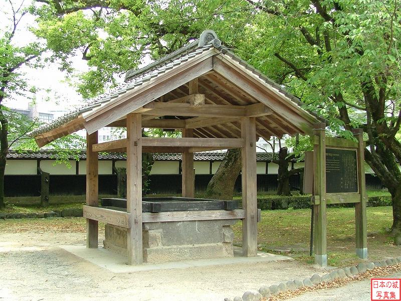 熊本城 竹の丸 井戸跡。古写真を元に再建されたもの。