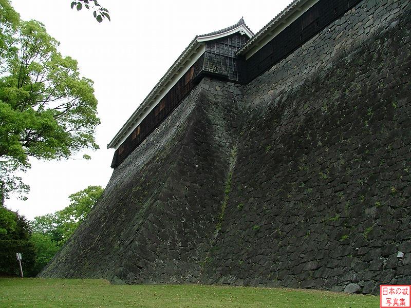 熊本城 五間櫓・北十八間櫓 城外から見る北十八間櫓(右)・東十八間櫓(左)