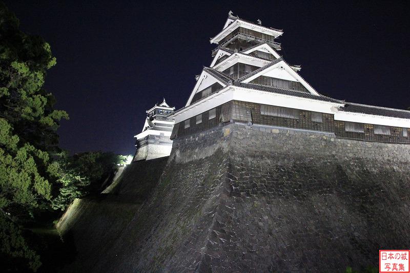熊本城 夜の宇土櫓 宇土櫓の夜景。背後に見えるのは小天守。