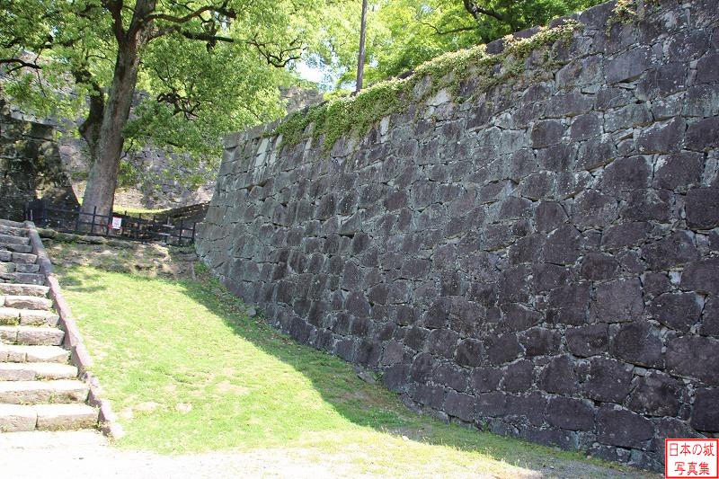 熊本城 東竹の丸 竹の丸から登る通路沿いの石垣