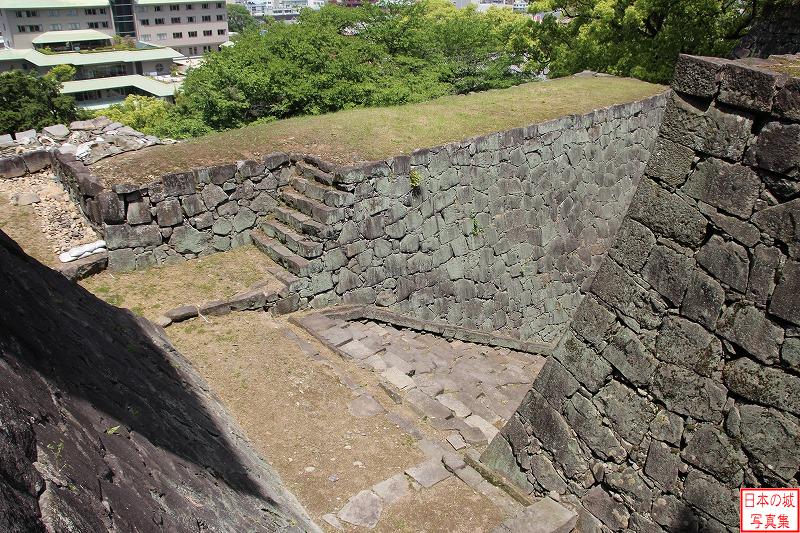 熊本城 天守(東側) 小天守入口の石段。現在は使われていない。