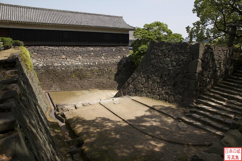熊本城 東十八間櫓 東十八間櫓を本丸御殿方向から見る