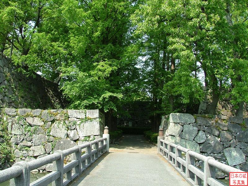 八代城 本丸大手 欄干橋。橋を渡ったところには高麗門があったが、本成寺に移築された。