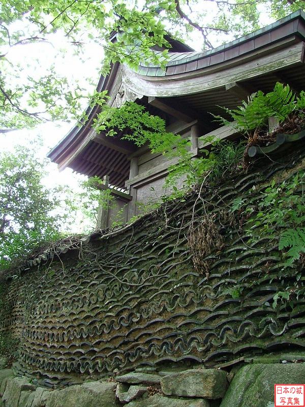 笠間城 天守曲輪 佐志能神社脇の練塀。水戸城大手門で復元されたような練塀が見られる