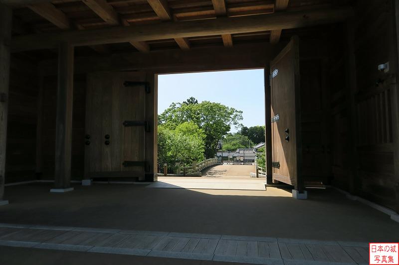 水戸城 大手門内側 大手門を内側から門外を見る。大手橋や三の丸の弘道館を見る