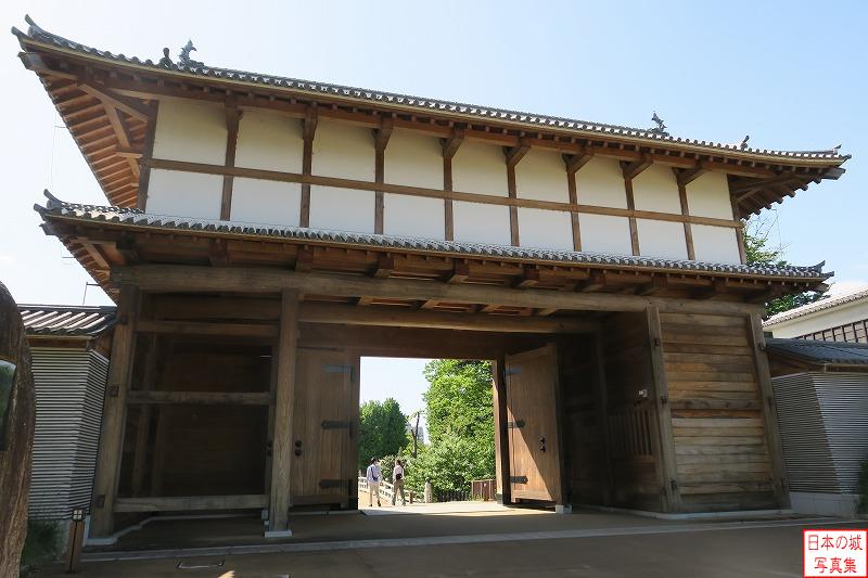水戸城 大手門内側 大手門を内側から見る。門の左右に練塀が接続しているのが大きな特徴。