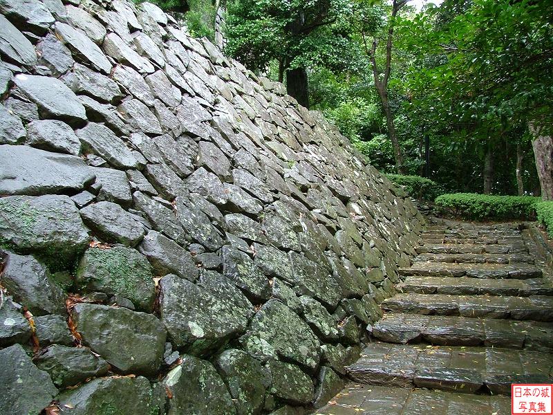 平戸城 地蔵坂櫓 北虎口門へ登る階段脇の石垣