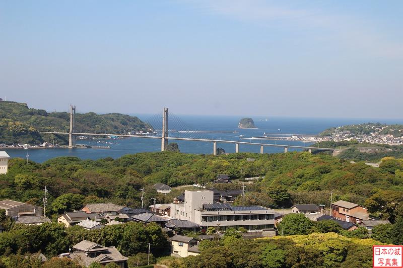 名護屋城 本丸 本丸からの眺め。呼子大橋が見える。
