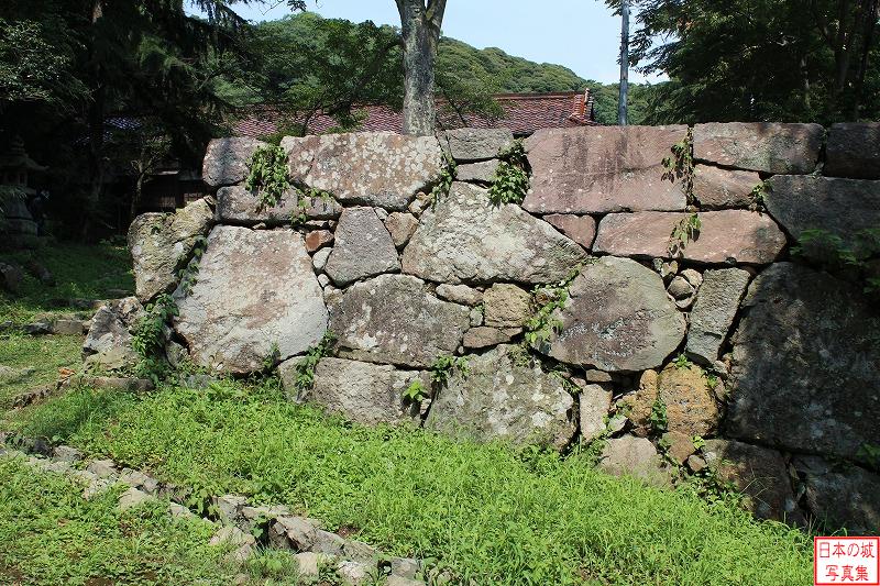 米子城 表中御門 二の門右手の石垣最上部のようす