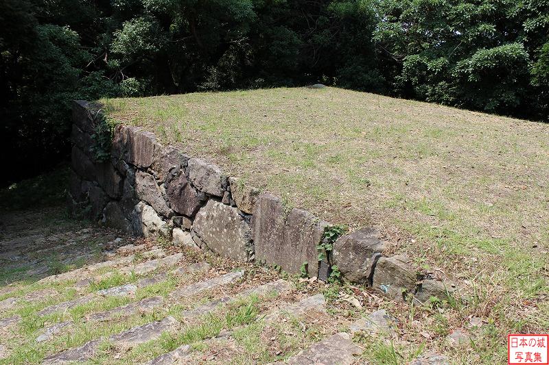 米子城 内膳丸（下段） 虎口脇のスペース。櫓が設けられていたか。