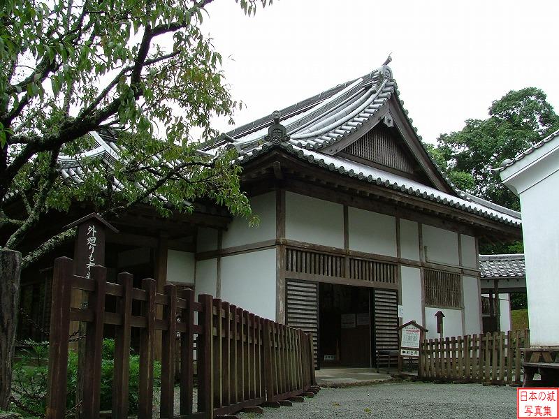 飫肥城 松尾の丸御殿 松尾の丸には昭和54年に江戸時代初期の書院造の御殿が建設された。
