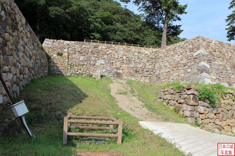 鳥取城 二の丸表御門跡 表御門跡付近から見る天球丸方向
