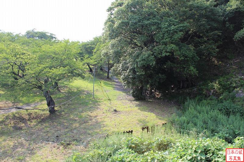鳥取城 二の丸南側 大菱櫓跡の石垣上から二の丸を見る