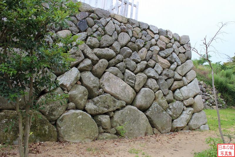伊勢亀山城 本丸多聞櫓（城内側から） 内側の石垣