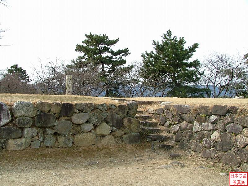 松坂城 本丸敵見櫓跡 敵見櫓へ登る階段