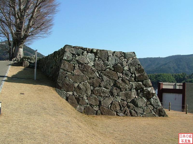 大洲城 本丸下段 本丸下段から上段への通路脇。かつては櫓門(暗り門と呼ばれる)があった。