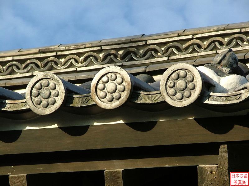 宇和島城 上り立ち門 上り立ち門の瓦。伊達家家紋の九曜の紋。
