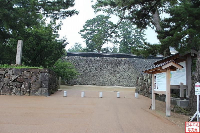 松江城 大手木戸門跡 大手前から大手門方向を見る