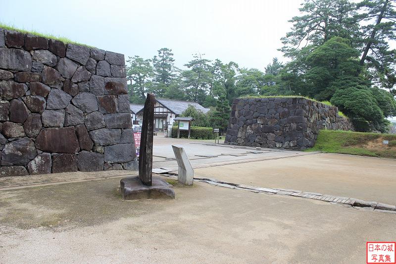 松江城 大手門跡 大手門跡。往時には鯱をつけた巨大な櫓門が設けられていた。