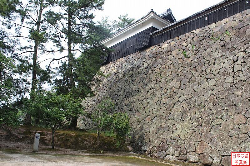 松江城 中櫓 馬溜跡から見る中櫓