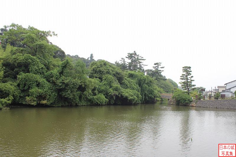 松江城 水濠 外周最北部から見る水濠南西方向