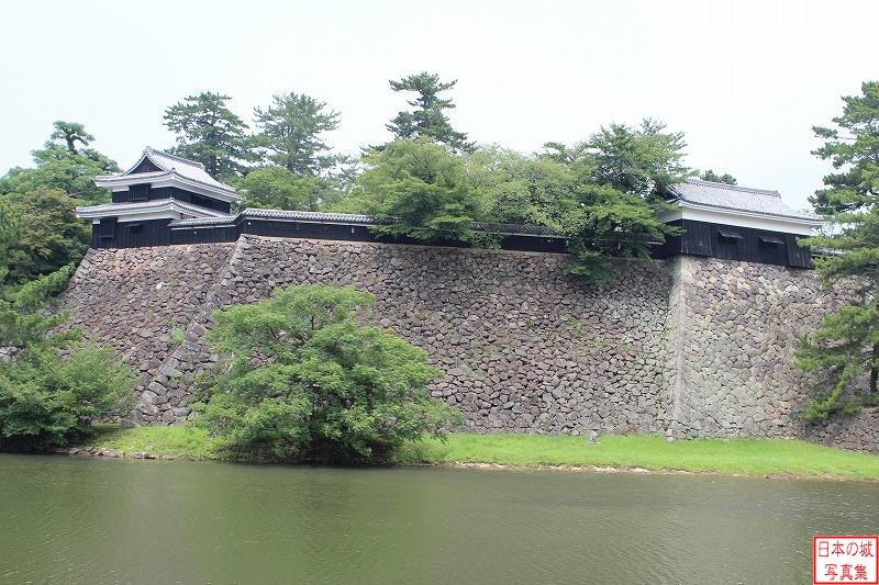 松江城 中櫓 中櫓（右）と南櫓（左）
